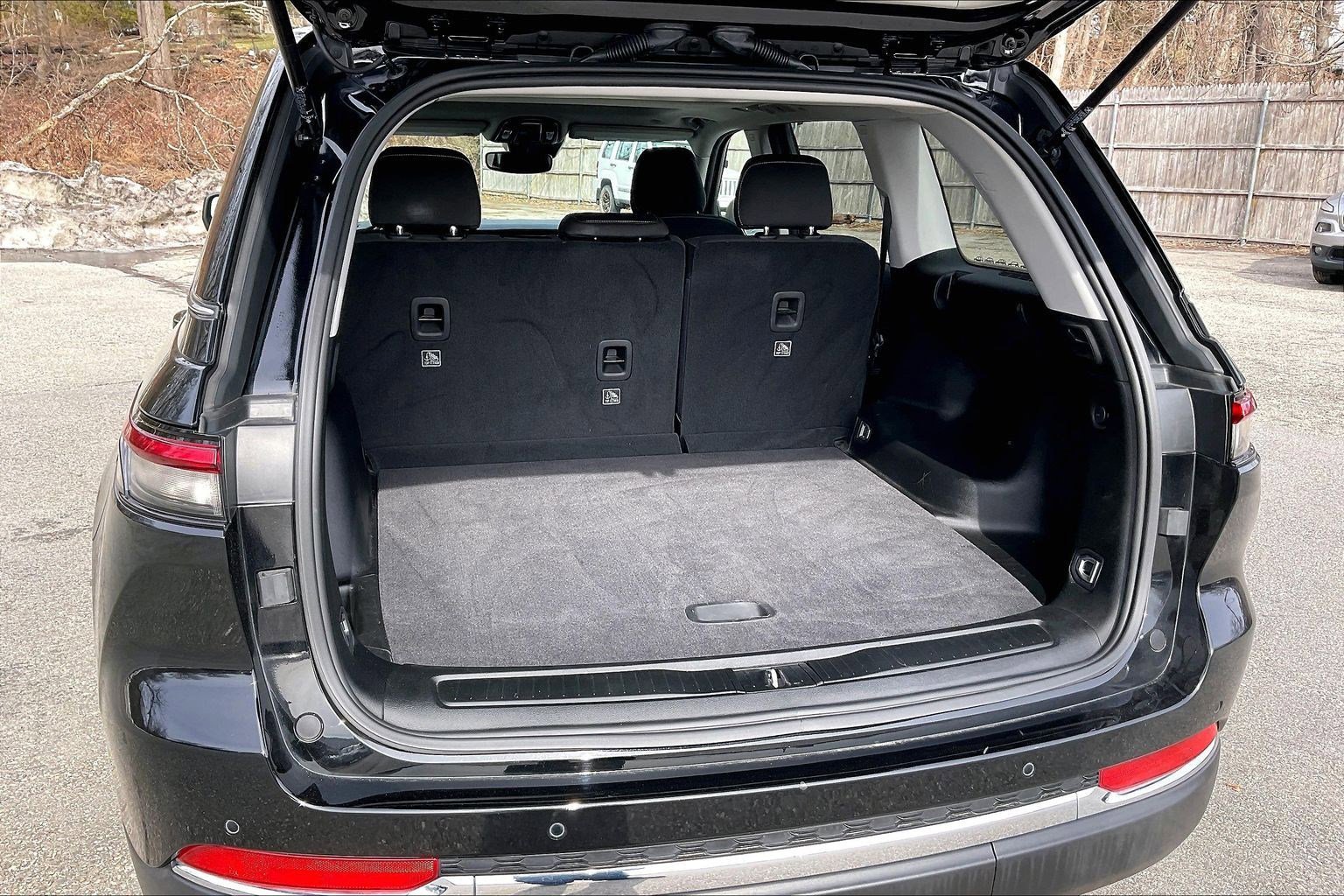 Certified 2023 Jeep Grand Cherokee Laredo image 31
