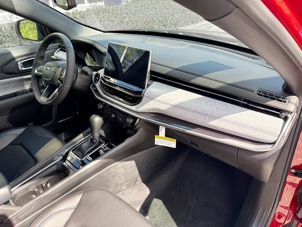 New 2023 Jeep Compass Latitude AWD/4WD image 31