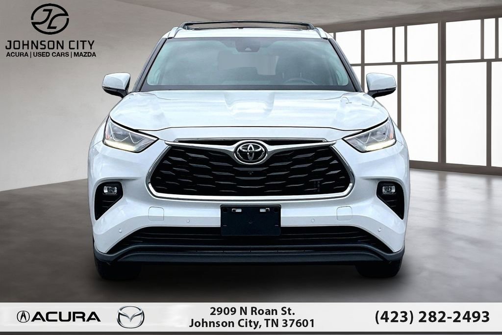 Used 2022 Toyota Highlander Limited AWD/4WD image 3