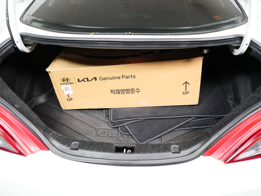 Used 2013 Hyundai Genesis 3.8 image 24