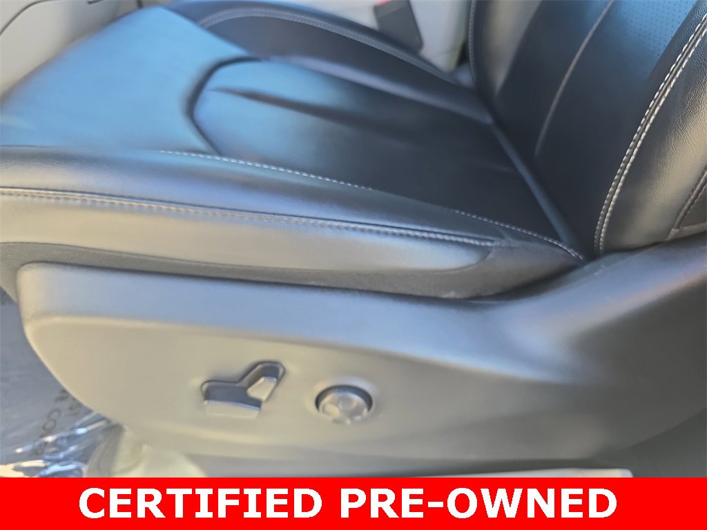 Used 2024 Chrysler Pacifica Touring-L image 30