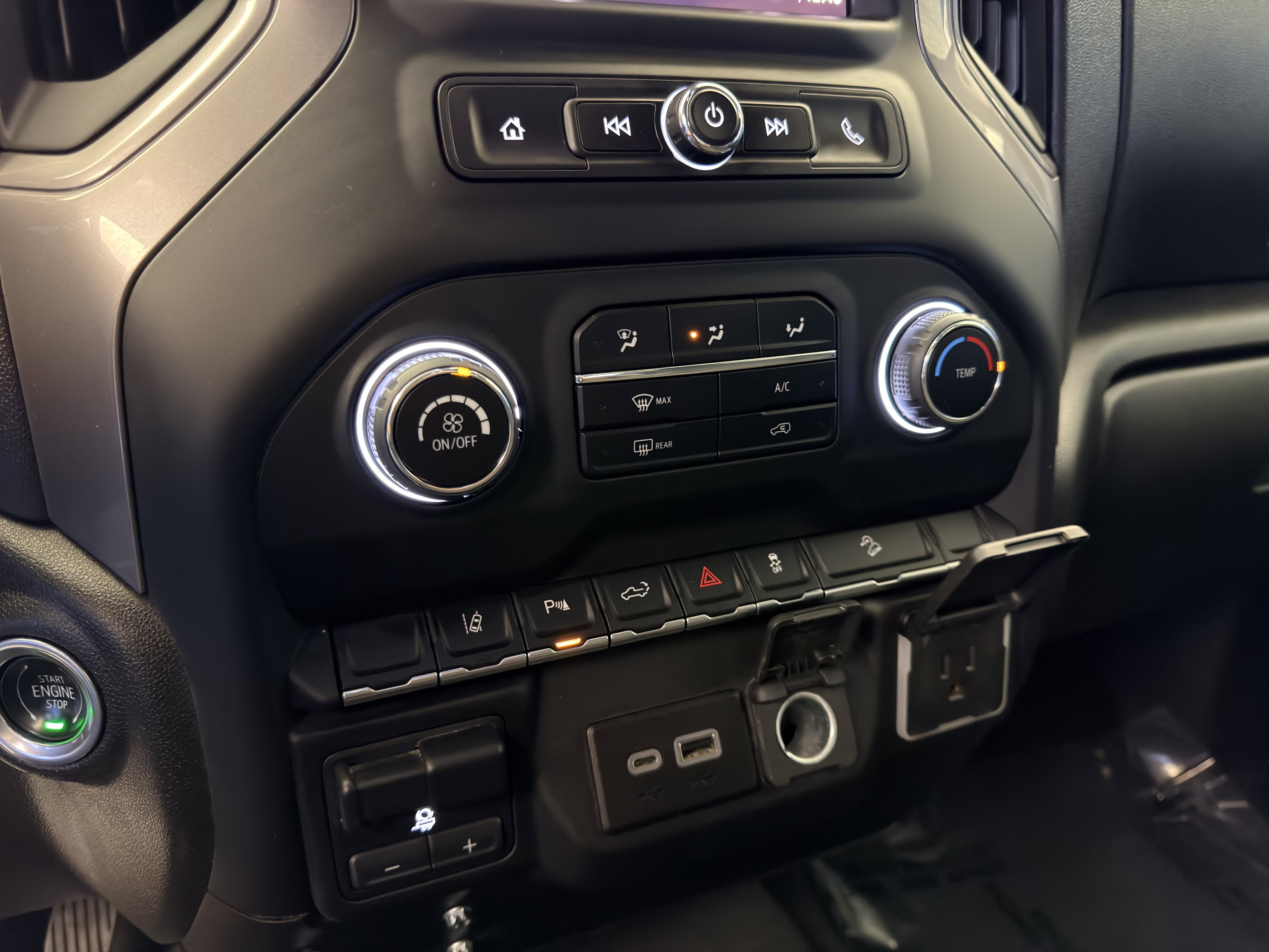 Used 2024 Chevrolet Silverado 2500 Custom w/ Custom Value Package image 21