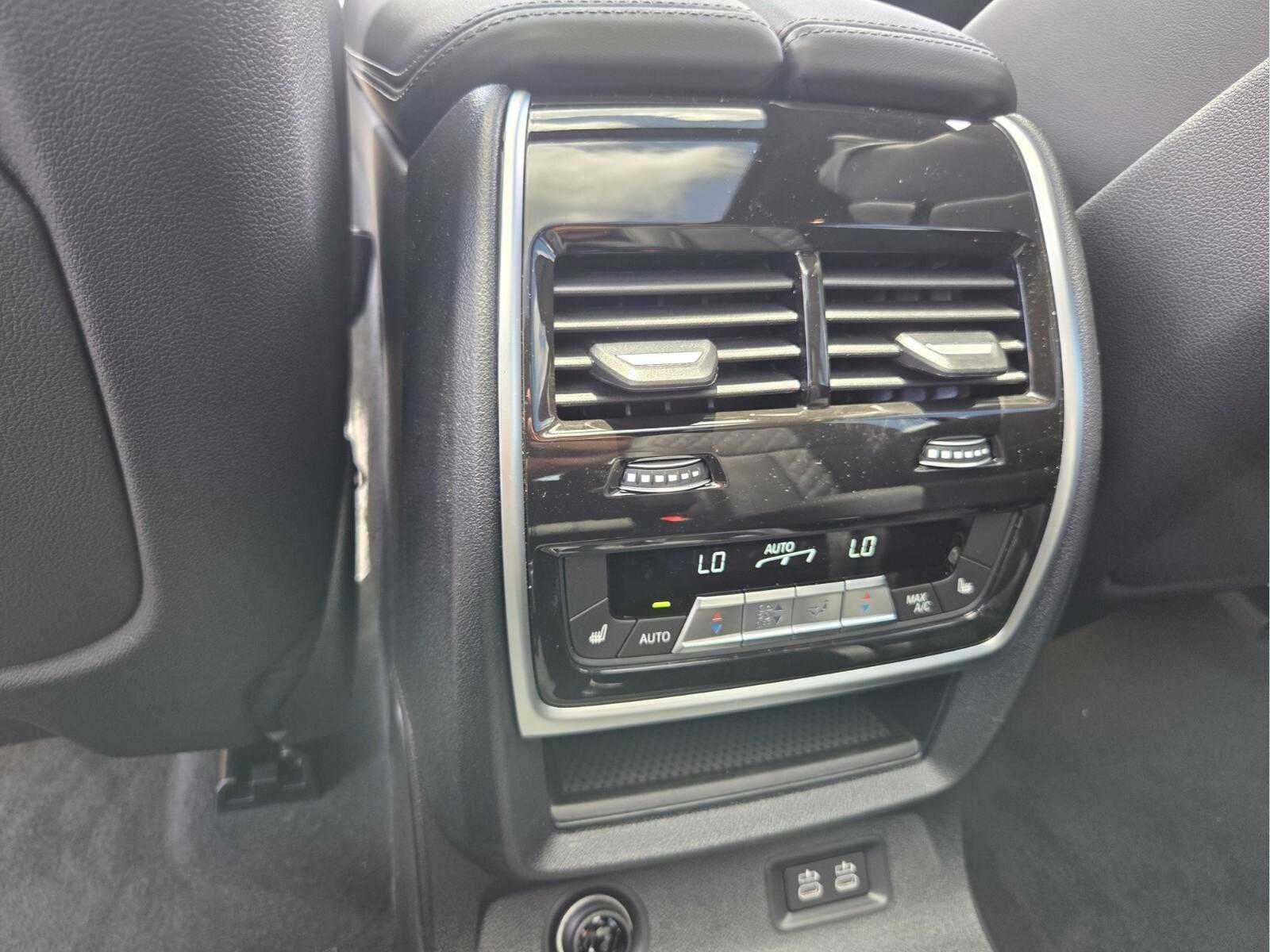 New 2027 BMW X7 M60i AWD/4WD image 16