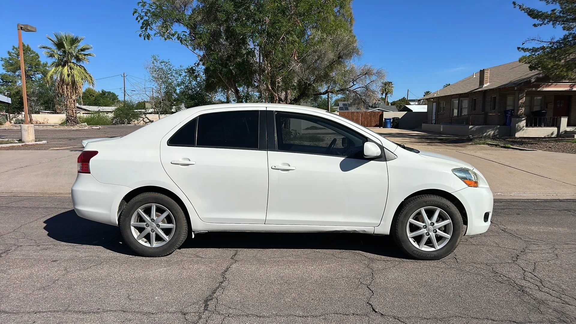 Used 2010 Toyota Yaris Sedan FWD image 5