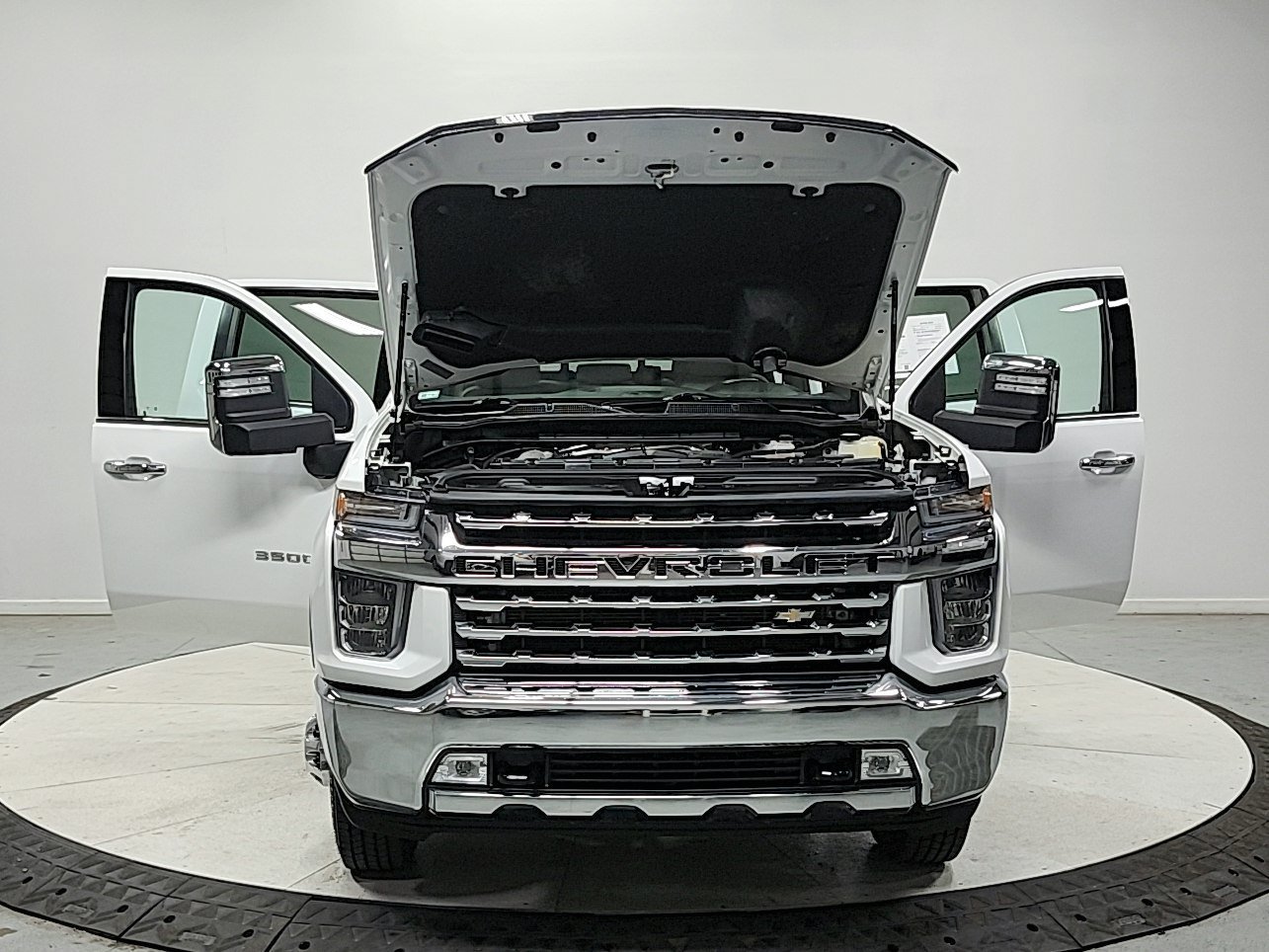 Used 2023 Chevrolet Silverado 3500 LTZ w/ LTZ Convenience Package AWD/4WD image 17