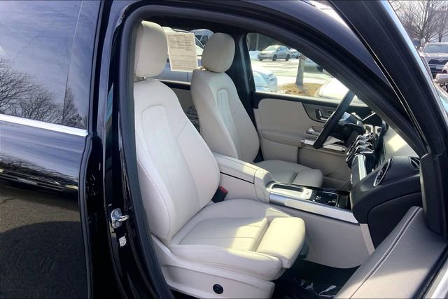 Used 2026 Mercedes-Benz GLB 250 4MATIC image 7