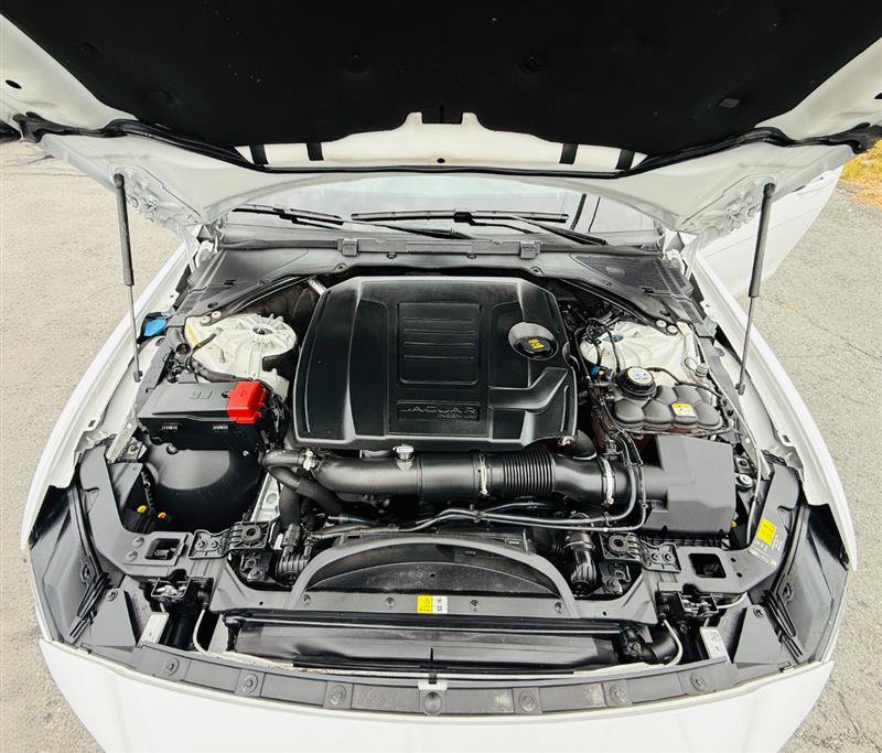 Used 2020 Jaguar XE S RWD image 13