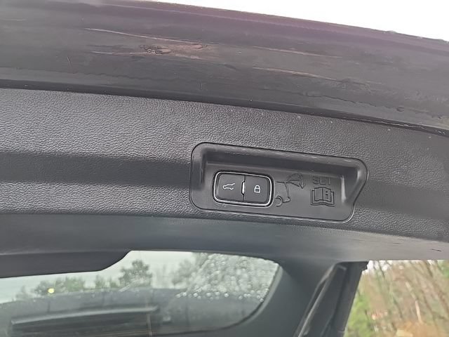 Used 2023 Ford Explorer XLT w/ Equipment Group 202A AWD/4WD image 2