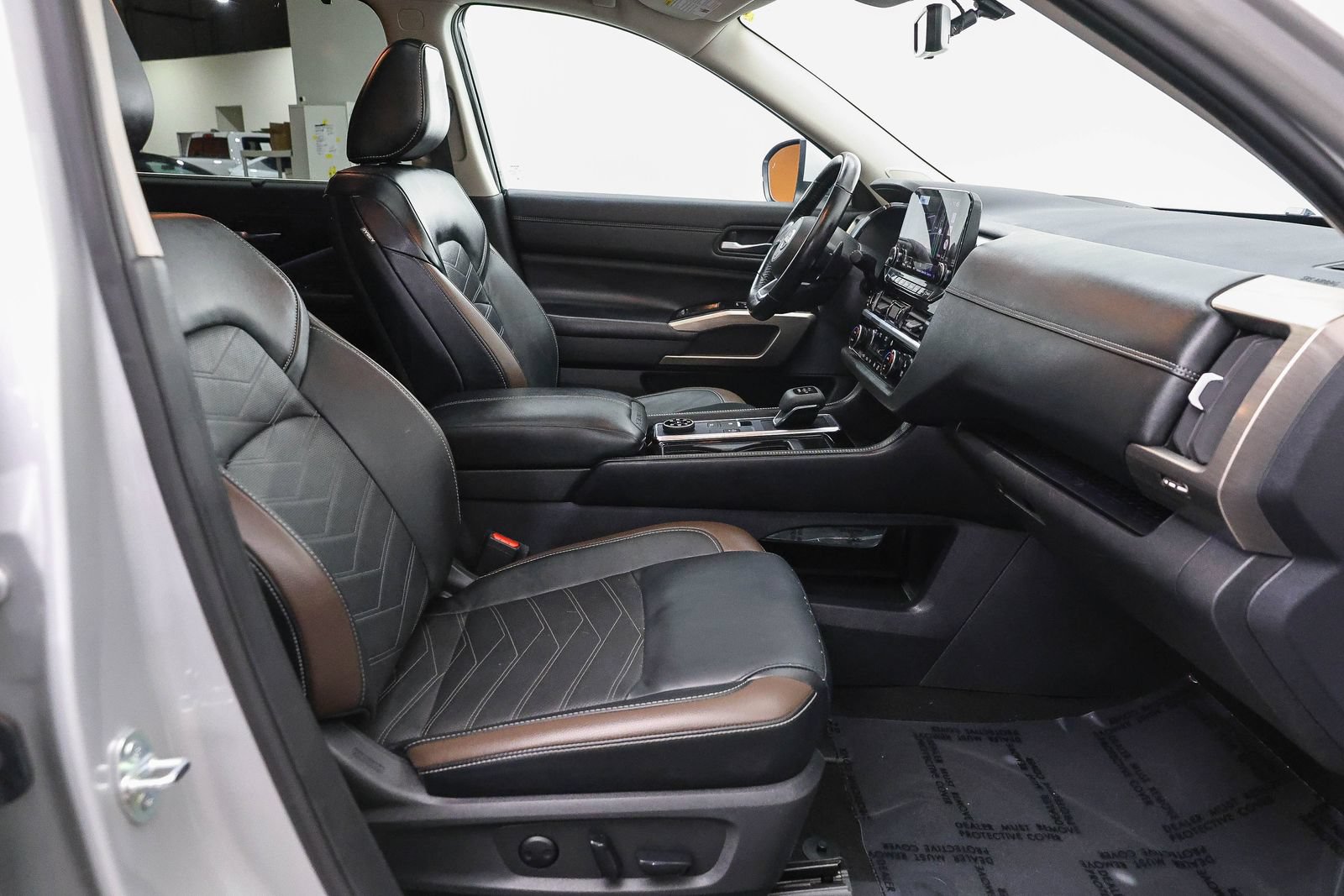 Used 2023 Nissan Pathfinder Platinum AWD/4WD image 24