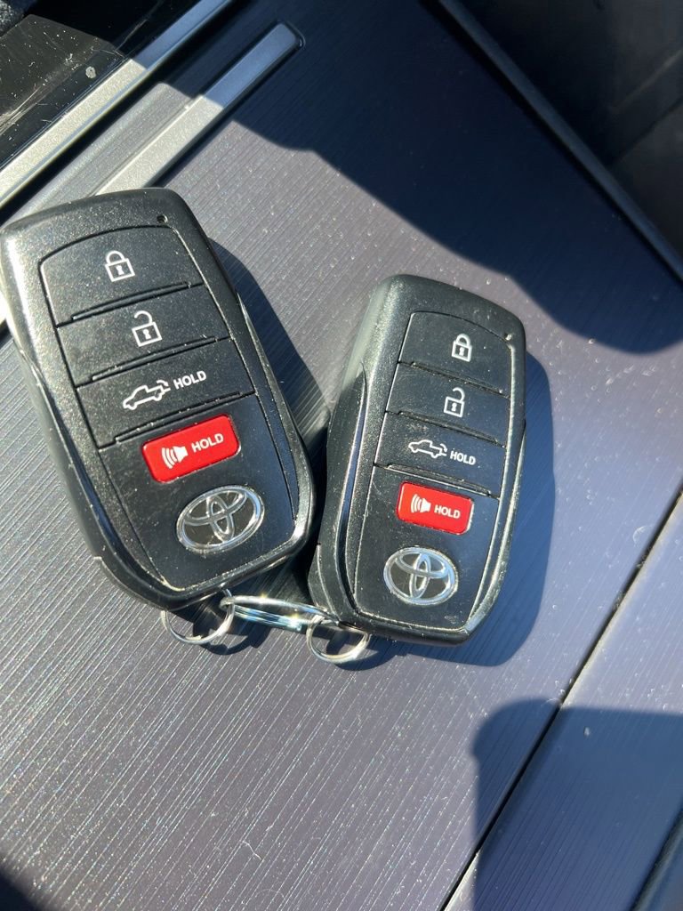 Used 2022 Toyota Tundra Platinum w/ Advanced Package image 35