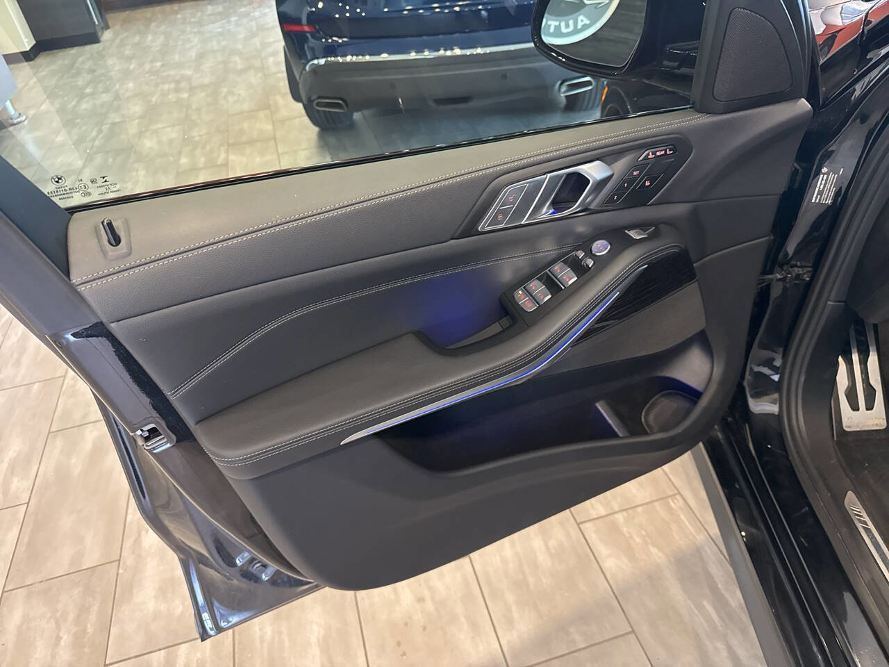 Used 2022 BMW X7 xDrive40i w/ M Sport Package image 22