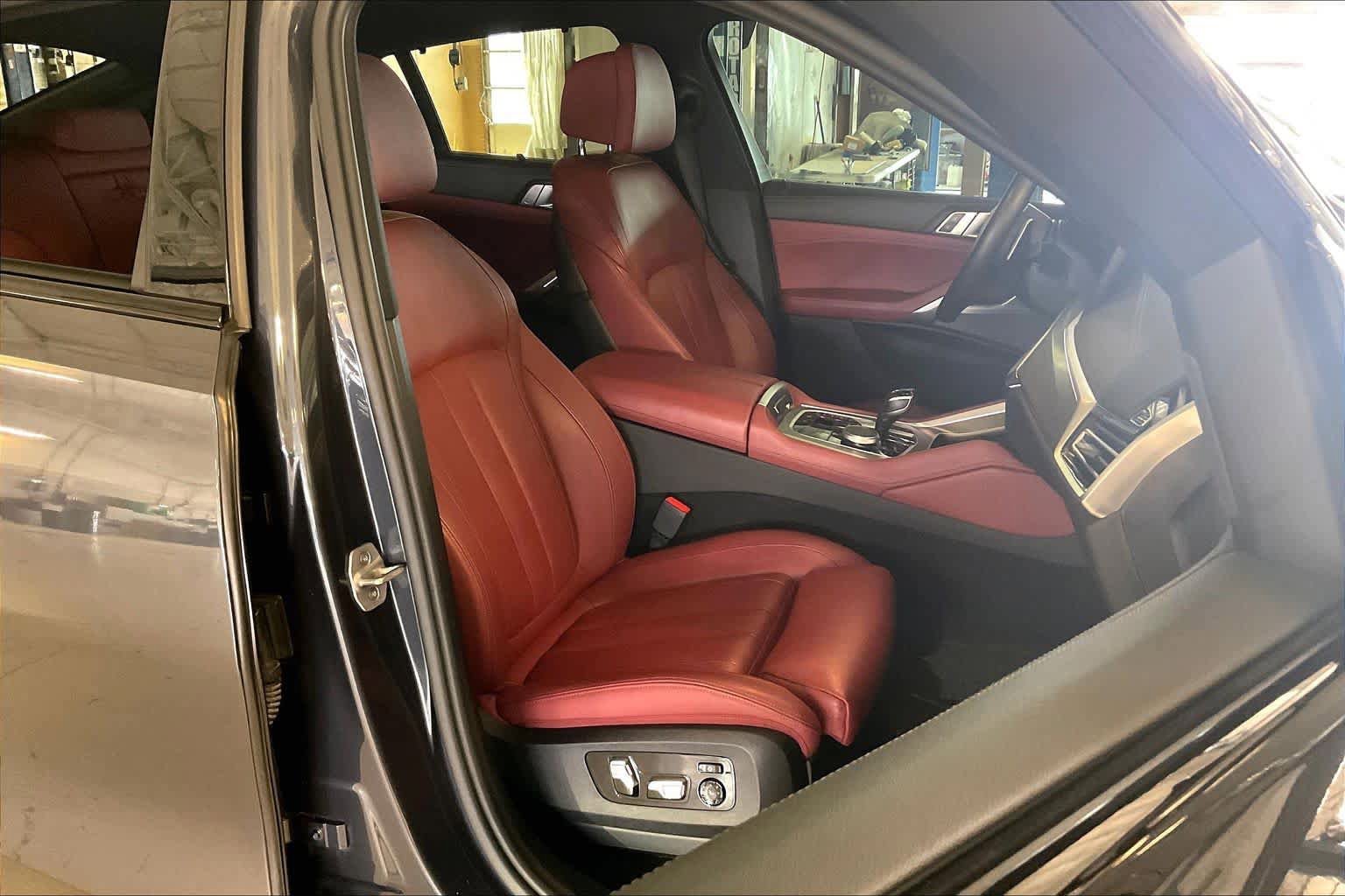 Used 2021 BMW X6 M50i w/ Premium Package AWD/4WD image 8