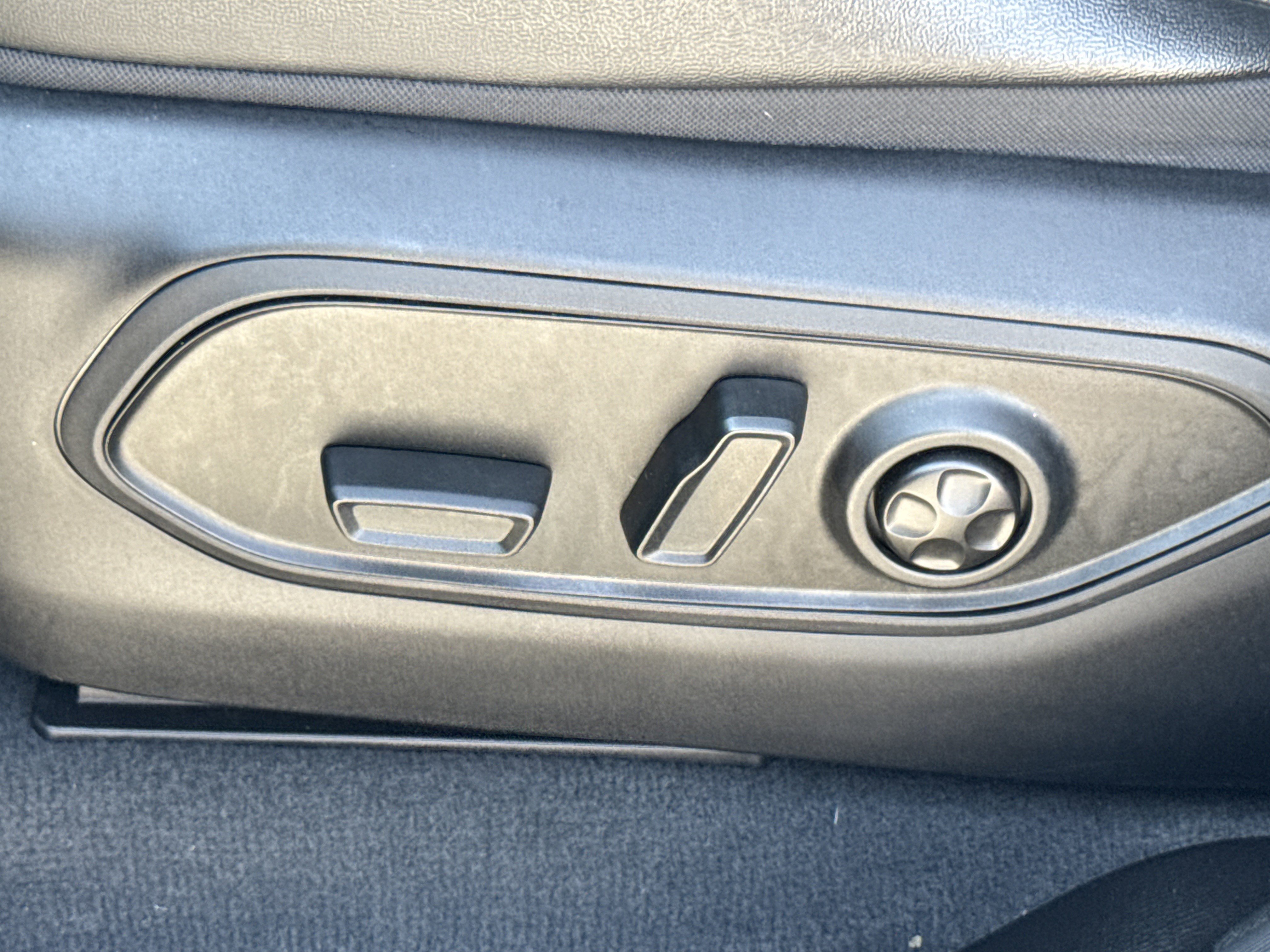 Used 2024 Jeep Grand Cherokee L Limited image 35