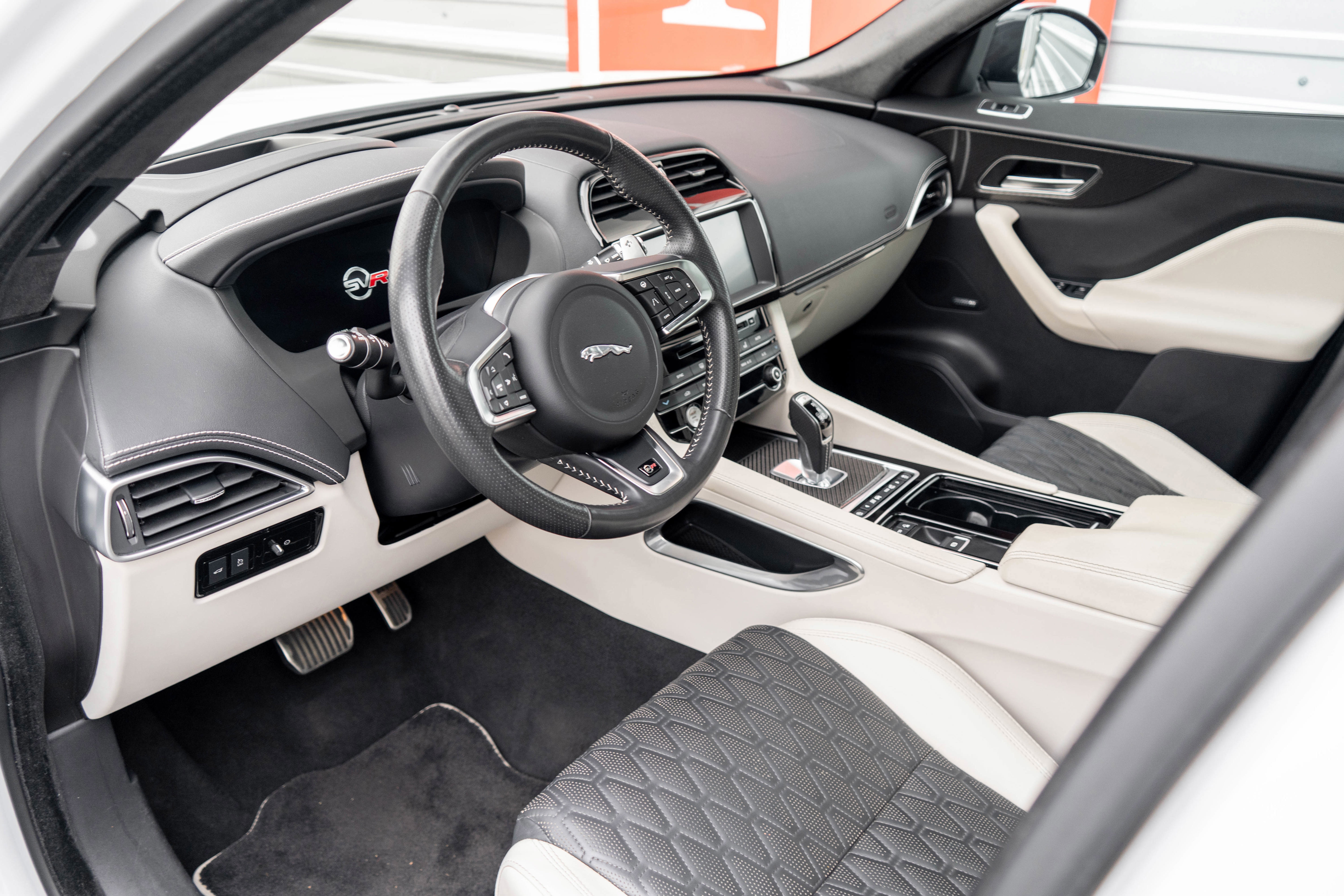 Used 2019 Jaguar F-PACE SVR AWD/4WD image 8