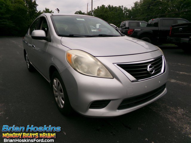 Used 2014 Nissan Versa SV FWD video 1