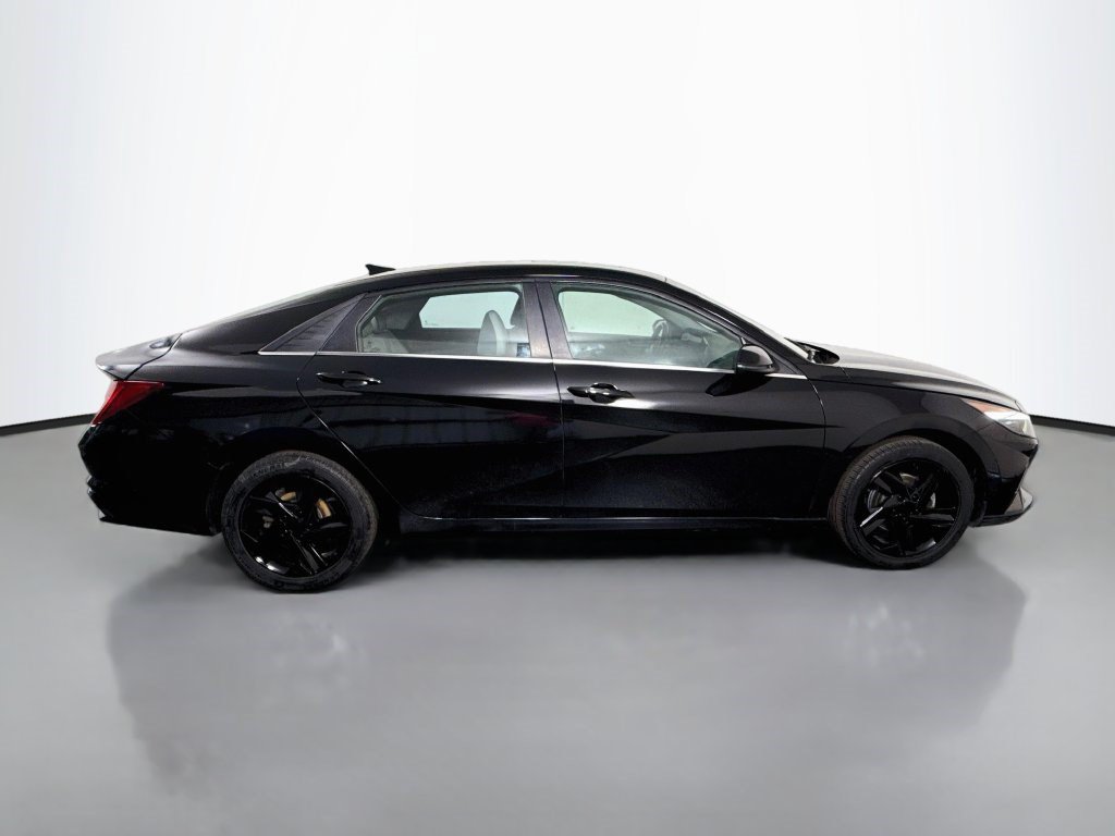 Used 2021 Hyundai Elantra Limited FWD image 11