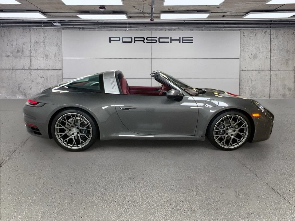 Certified 2024 Porsche 911 Targa 4 AWD/4WD image 34