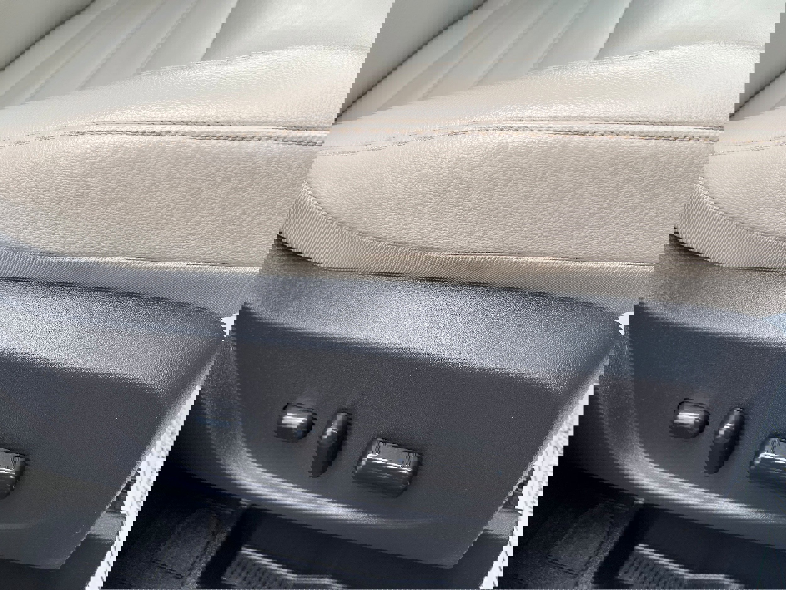 Certified 2017 Ford Escape Titanium w/ Equipment Group 301A image 17