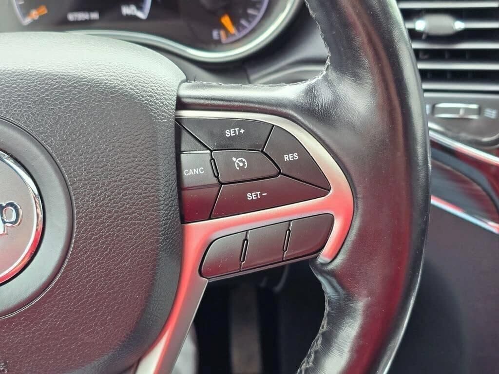 Used 2021 Jeep Grand Cherokee Limited AWD/4WD image 27