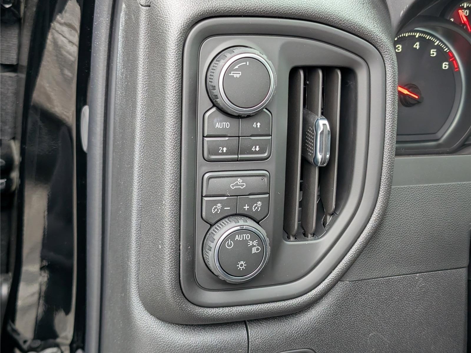 New 2026 Chevrolet Silverado 1500 Custom Trail Boss w/ Turbomax Blackout Package AWD/4WD image 18