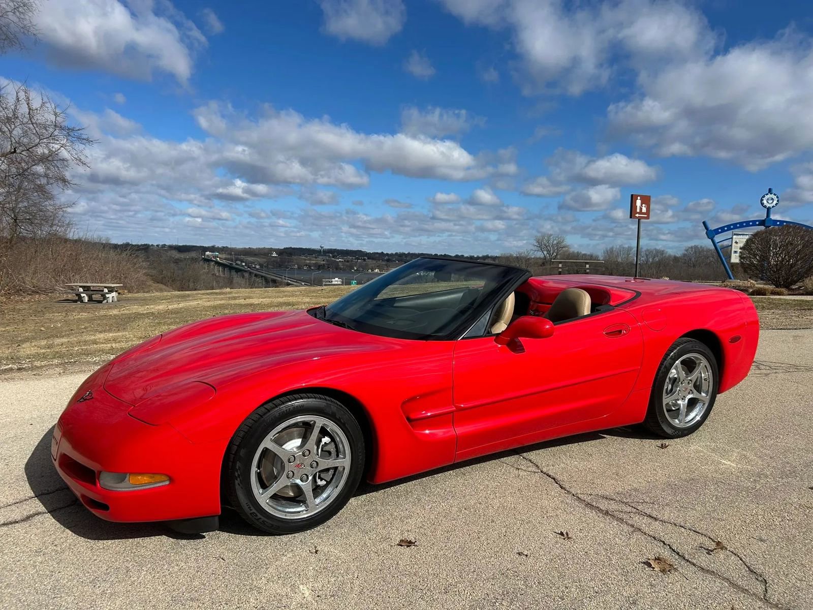 Used 2000 Chevrolet Corvette Convertible w/ Memory Pkg image 1