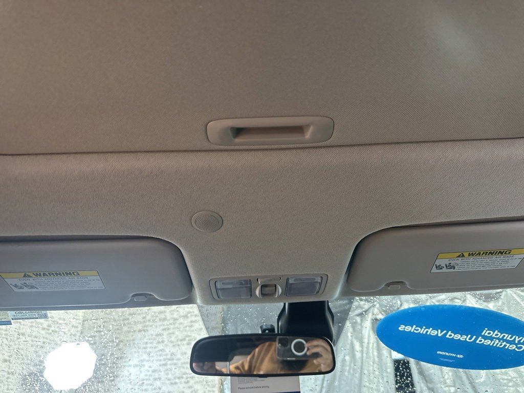 Certified 2025 Hyundai Venue SEL image 23