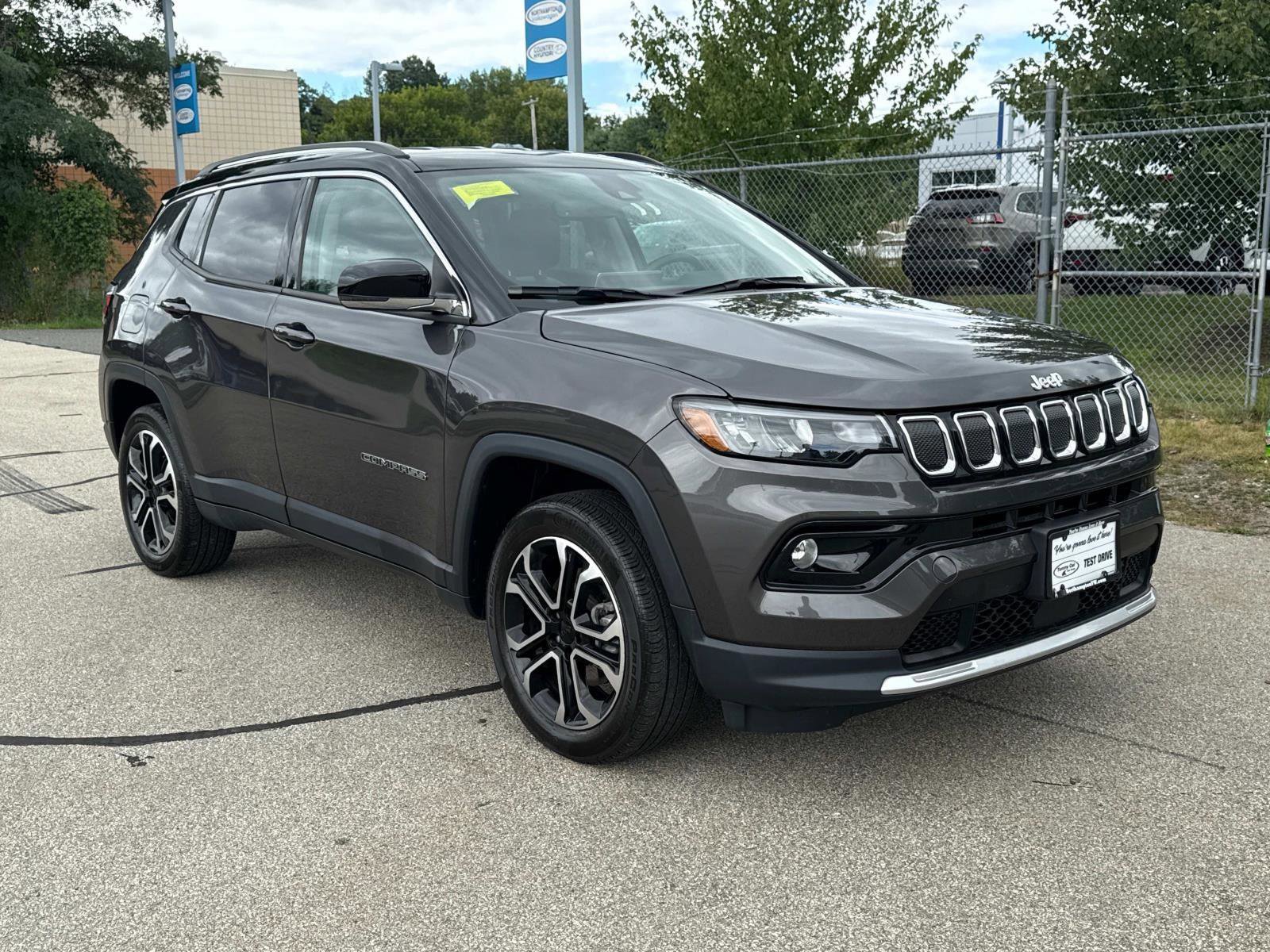 Used 2022 Jeep Compass Limited image 3