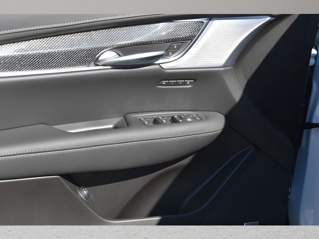 New 2025 Cadillac XT5 Sportv w/ LPO, Floor Liner Package image 26