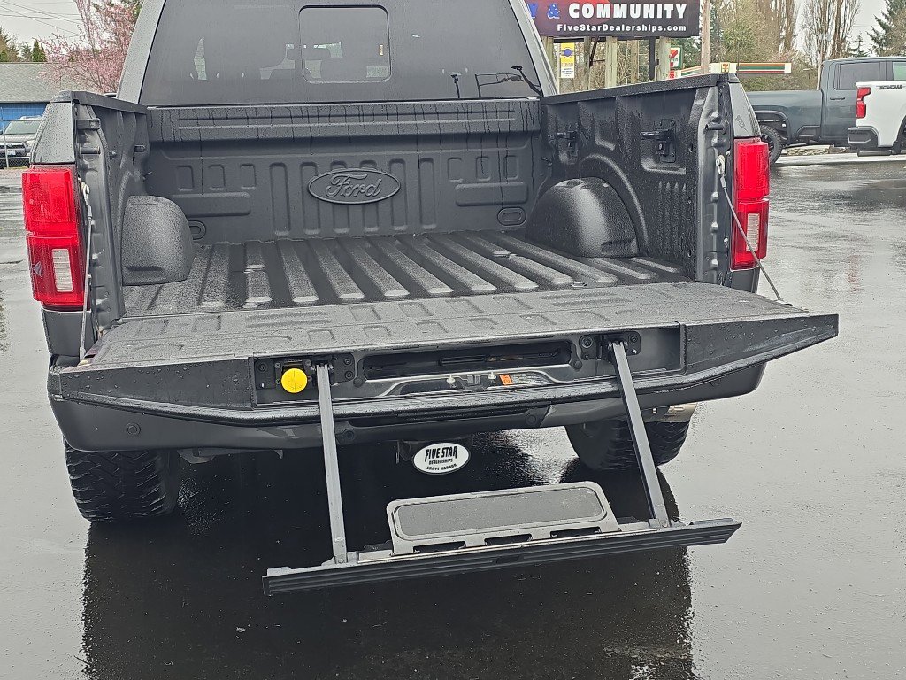 Used 2018 Ford F150 Platinum w/ Equipment Group 701A Luxury image 10