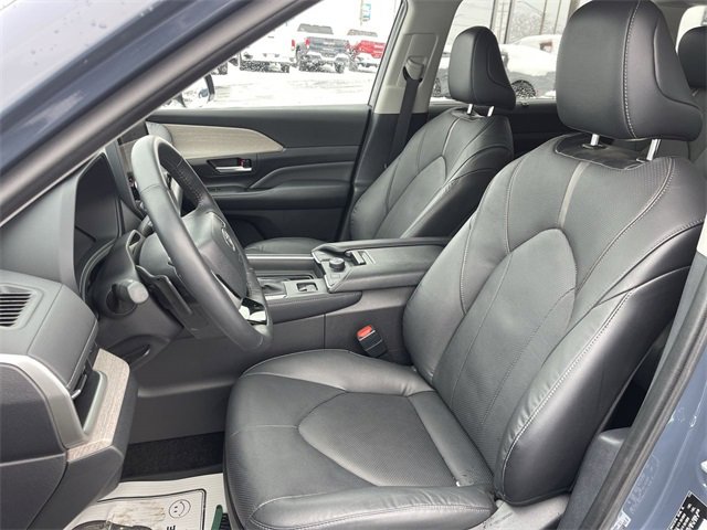 Used 2024 Toyota Grand Highlander Platinum image 11
