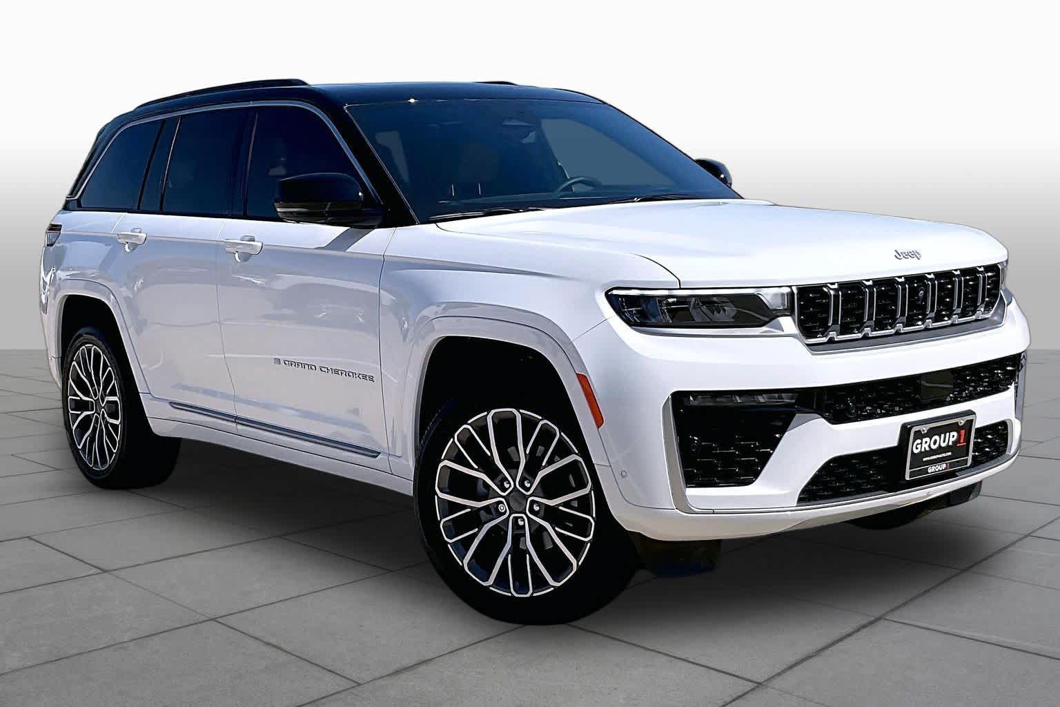 Used 2026 Jeep Grand Cherokee Summit w/ Adv Protech Group IV AWD/4WD image 3
