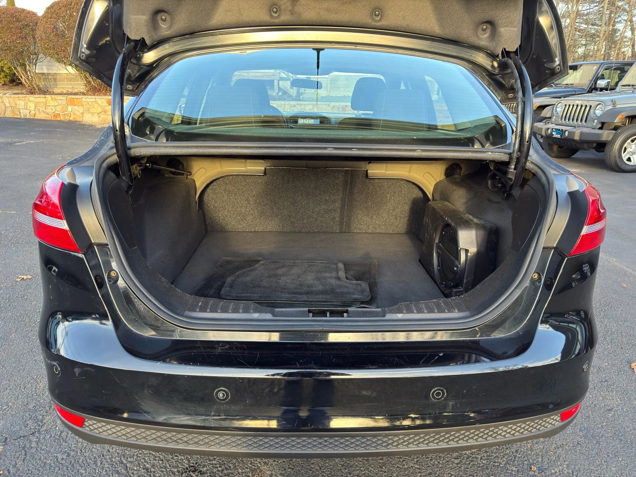 Used 2017 Ford Focus SEL image 13