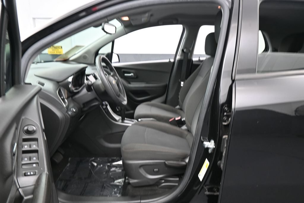 Used 2022 Chevrolet Trax LS AWD/4WD image 11