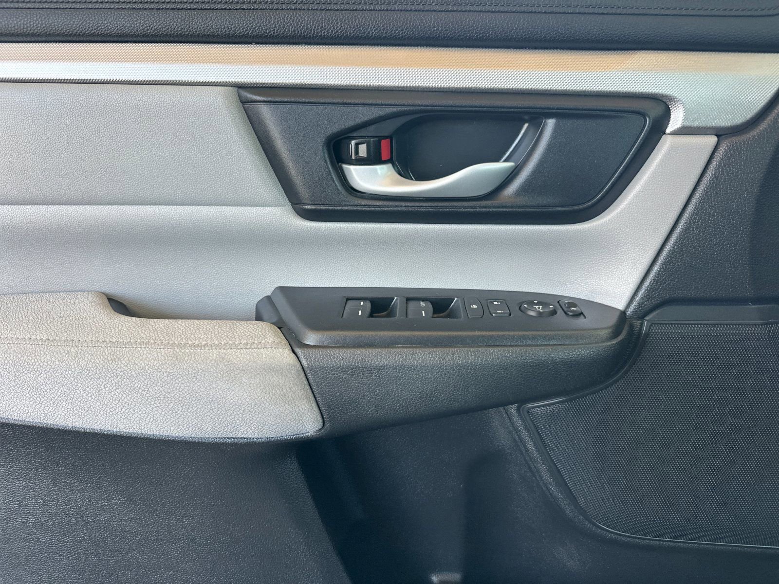 Used 2018 Honda CR-V LX image 11