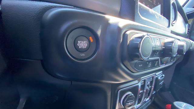 Used 2023 Jeep Gladiator Sport AWD/4WD image 22
