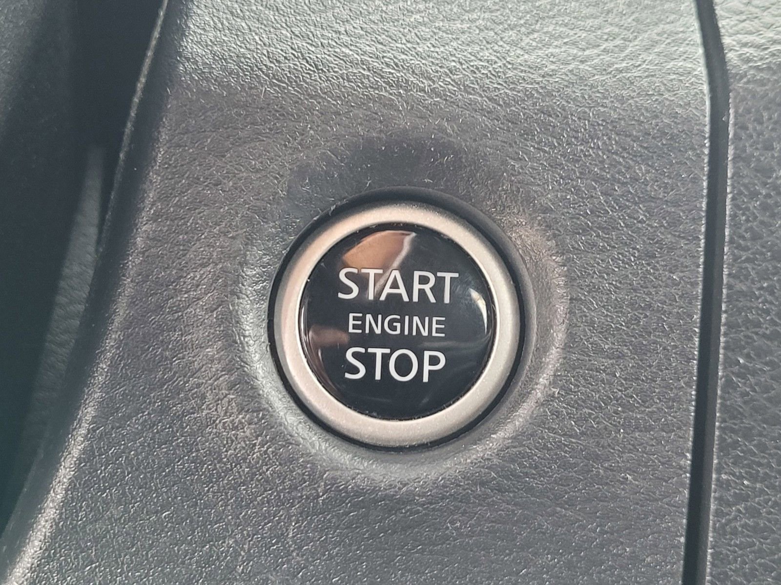 Used 2023 Nissan Frontier SV image 23