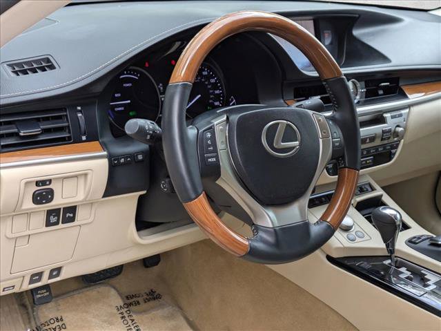 Used 2013 Lexus ES 300h w/ Luxury Pkg image 3