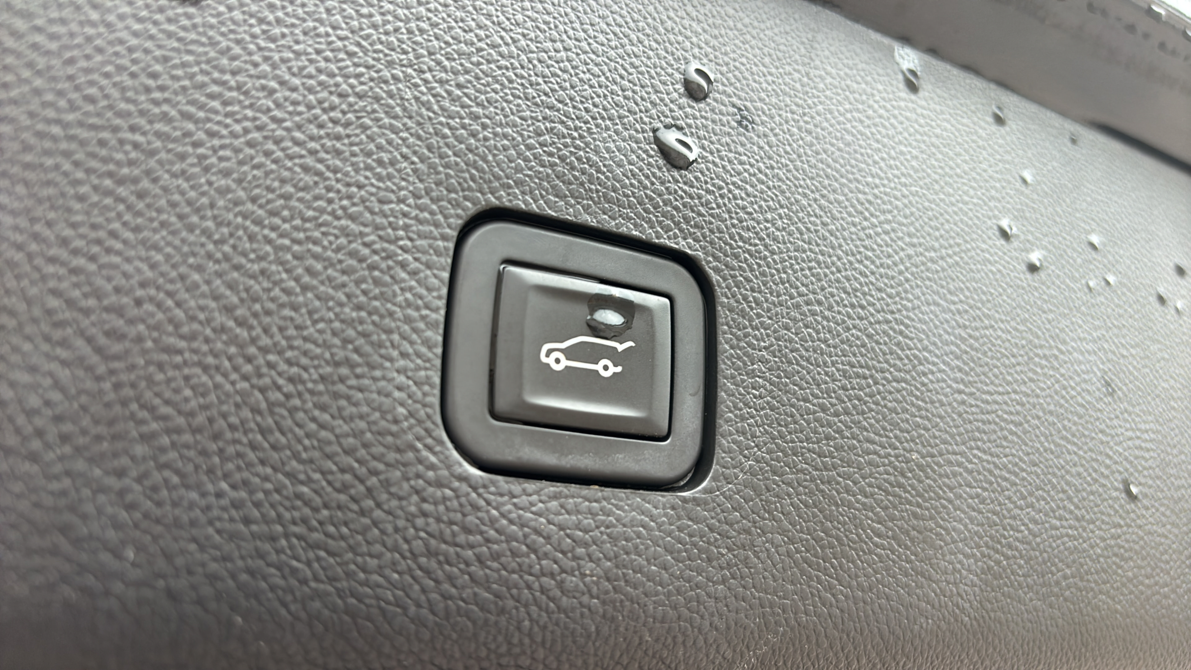 Used 2018 Chevrolet Traverse LT FWD image 13