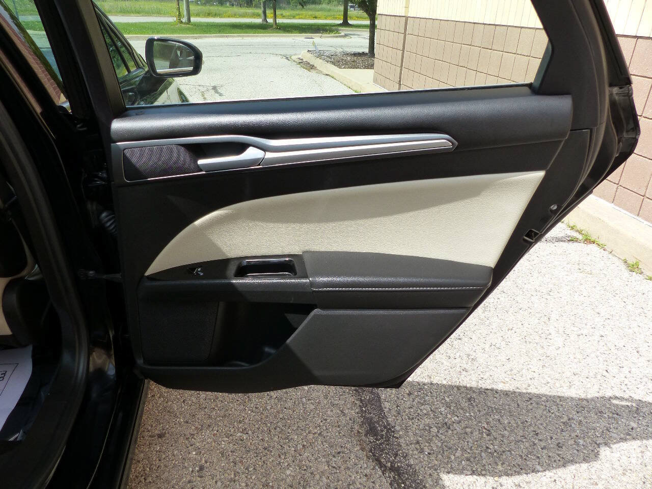 Used 2016 Ford Fusion Titanium FWD image 39