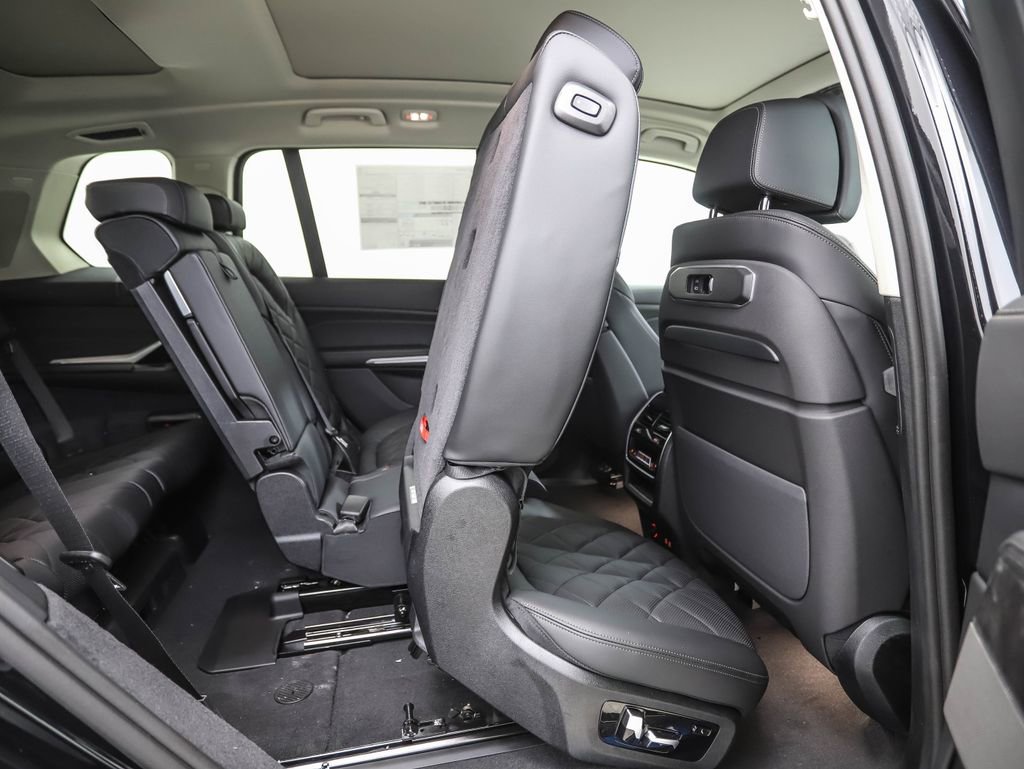 Used 2025 BMW X7 xDrive40i image 32
