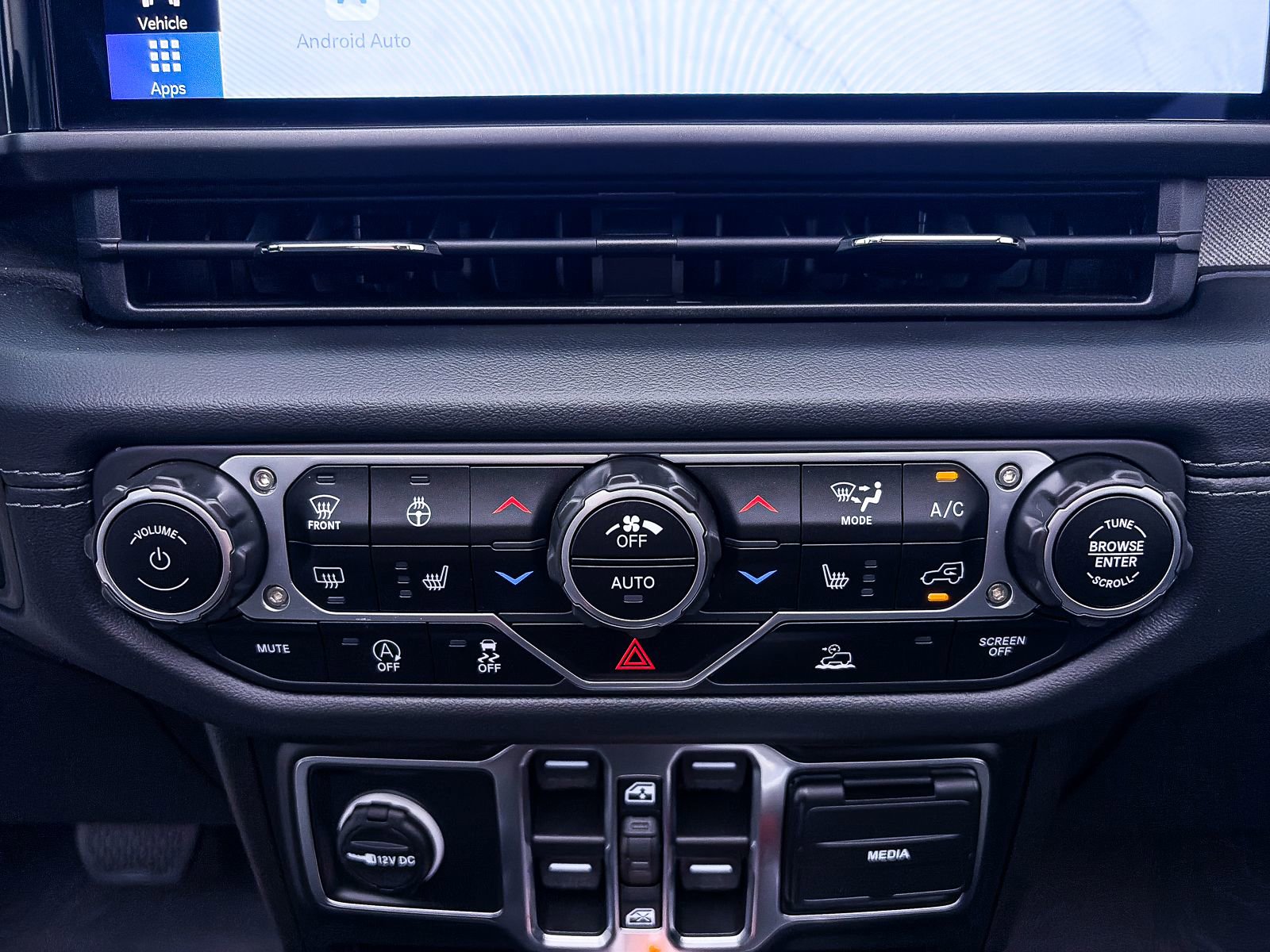 Used 2024 Jeep Wrangler Sahara w/ Technology Group image 24