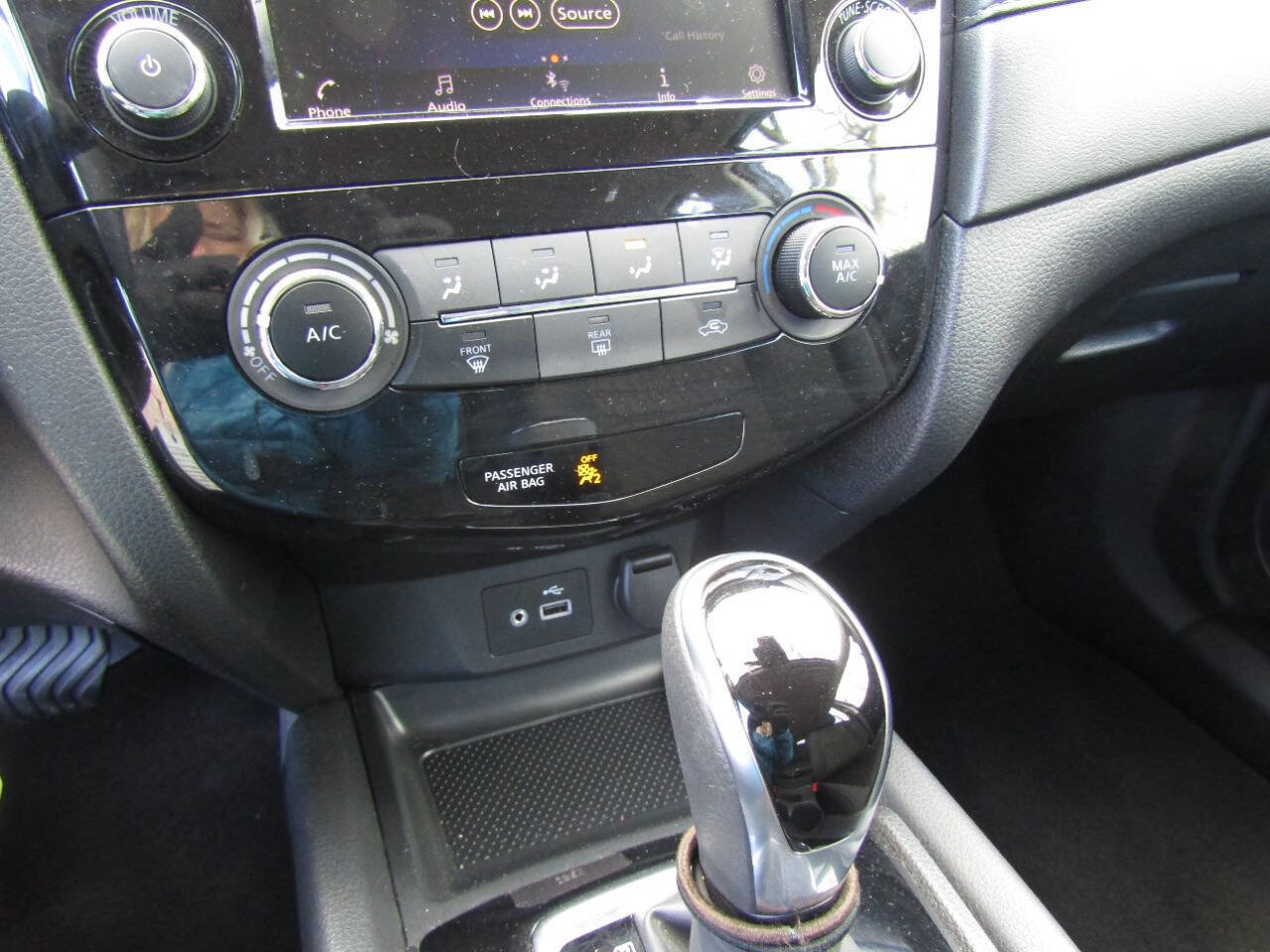 Used 2020 Nissan Rogue S image 14