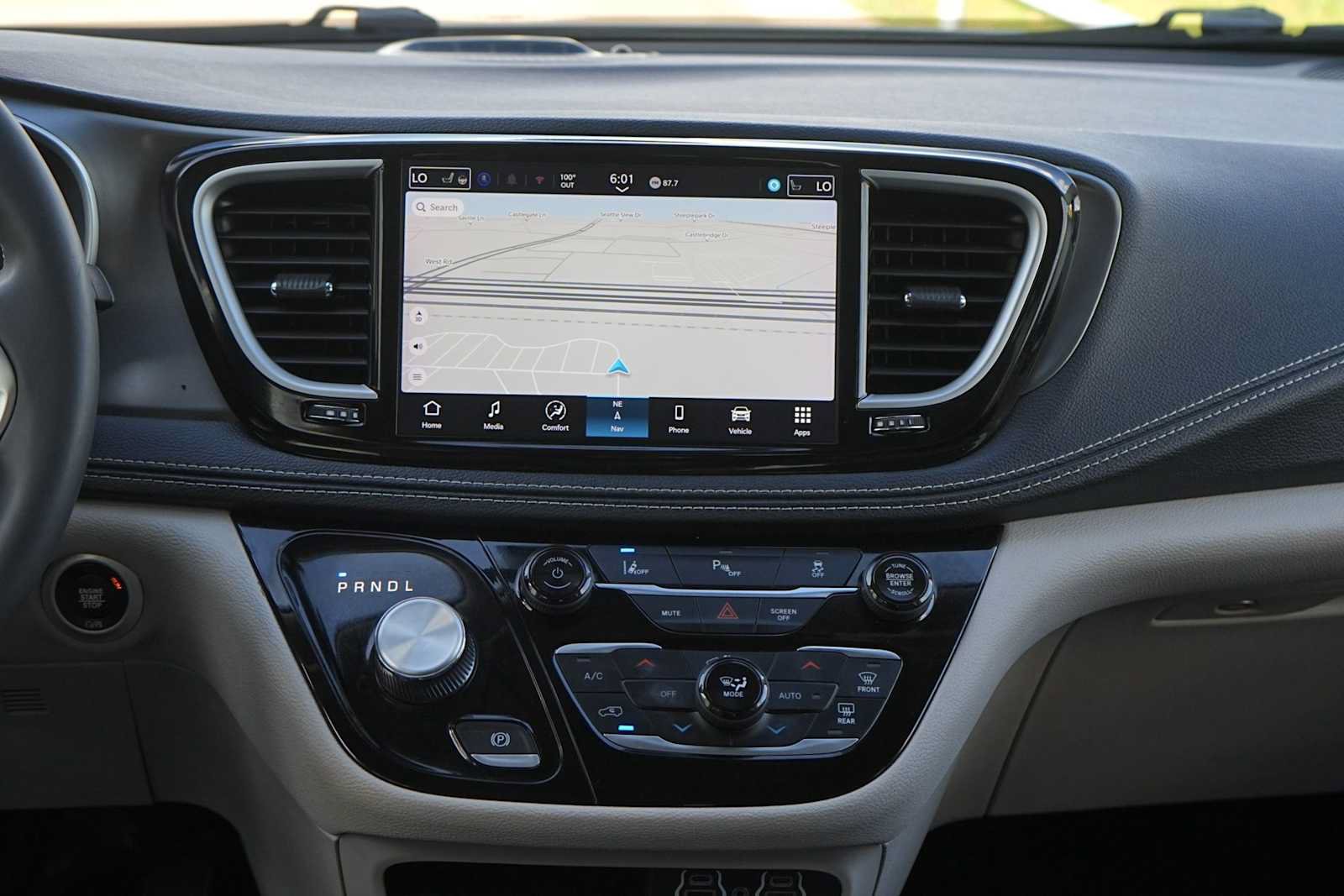 Used 2024 Chrysler Pacifica Limited FWD image 19