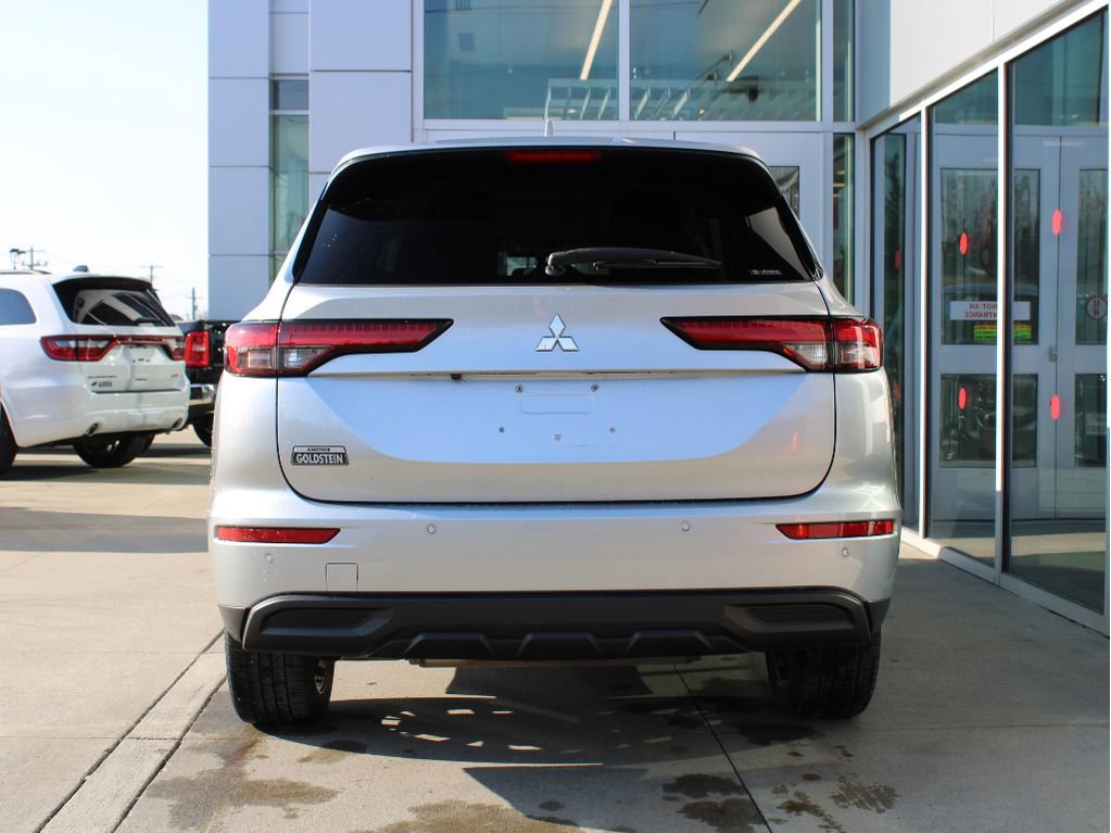 Used 2022 Mitsubishi Outlander ES image 5