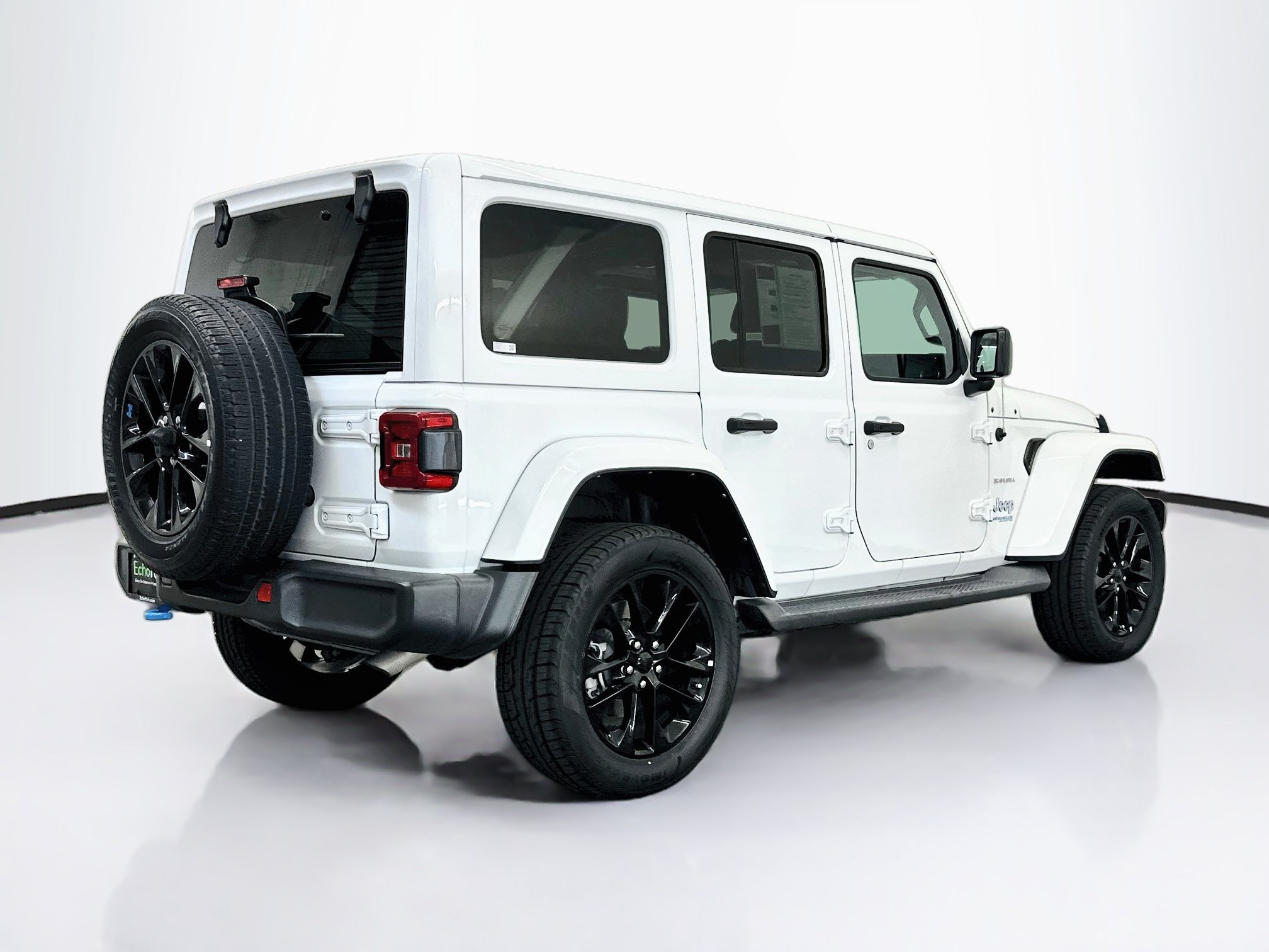 Used 2022 Jeep Wrangler Unlimited Sahara AWD/4WD image 9
