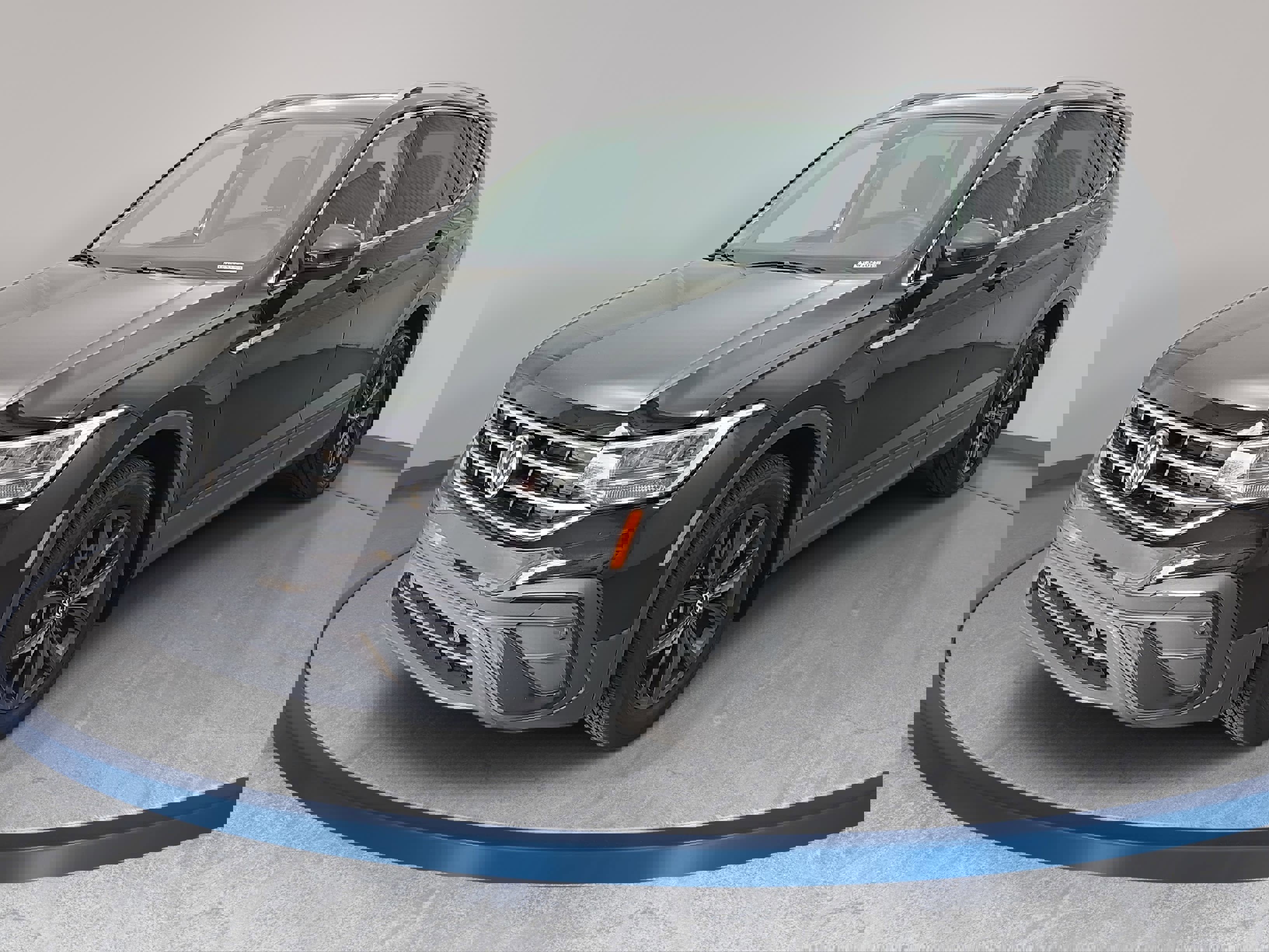 Certified 2024 Volkswagen Tiguan SE image 1