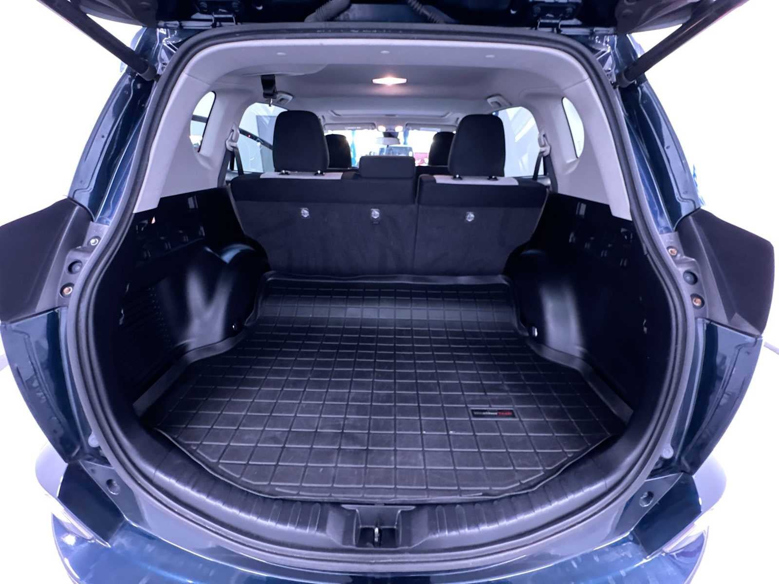 Used 2017 Toyota RAV4 XLE AWD/4WD image 45