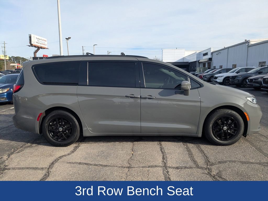 Used 2022 Chrysler Pacifica Touring-L image 3