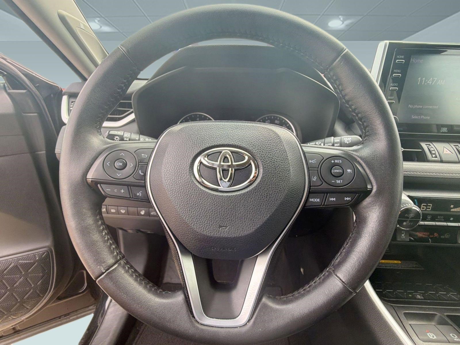 Used 2020 Toyota RAV4 XLE Premium image 15
