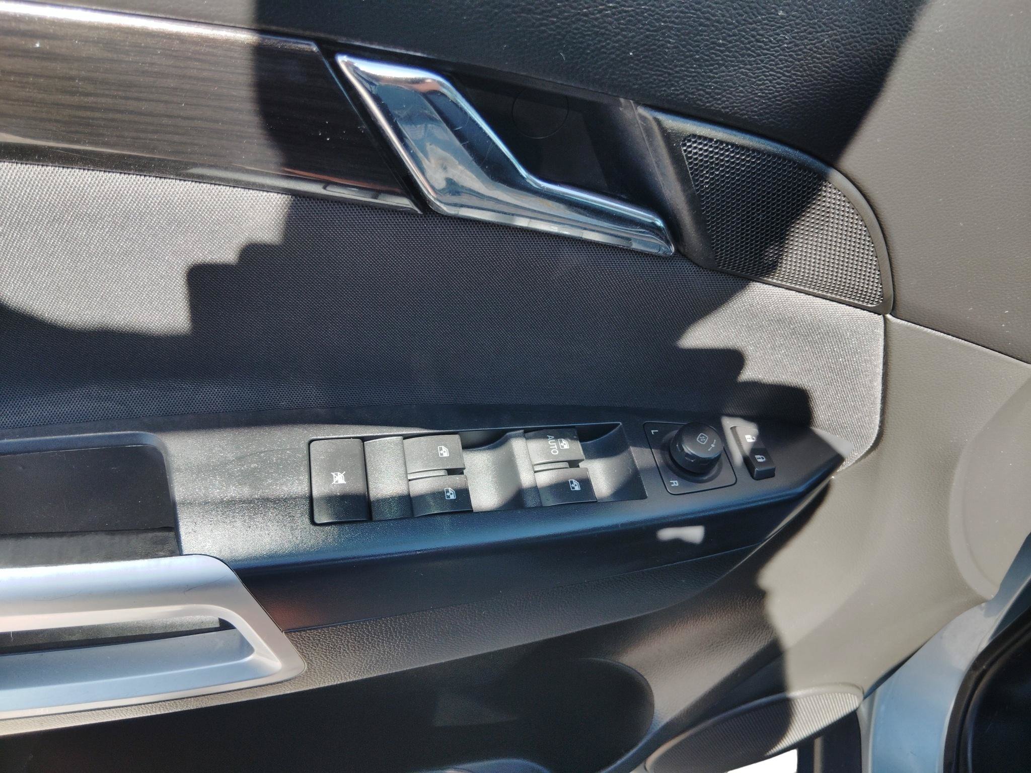 Used 2014 Chevrolet Captiva Sport LS FWD image 12